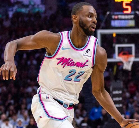 转会期欧篮联焦点战；多伦多猛龙绝杀压哨；信心回归；轮换策略成焦点的简单介绍